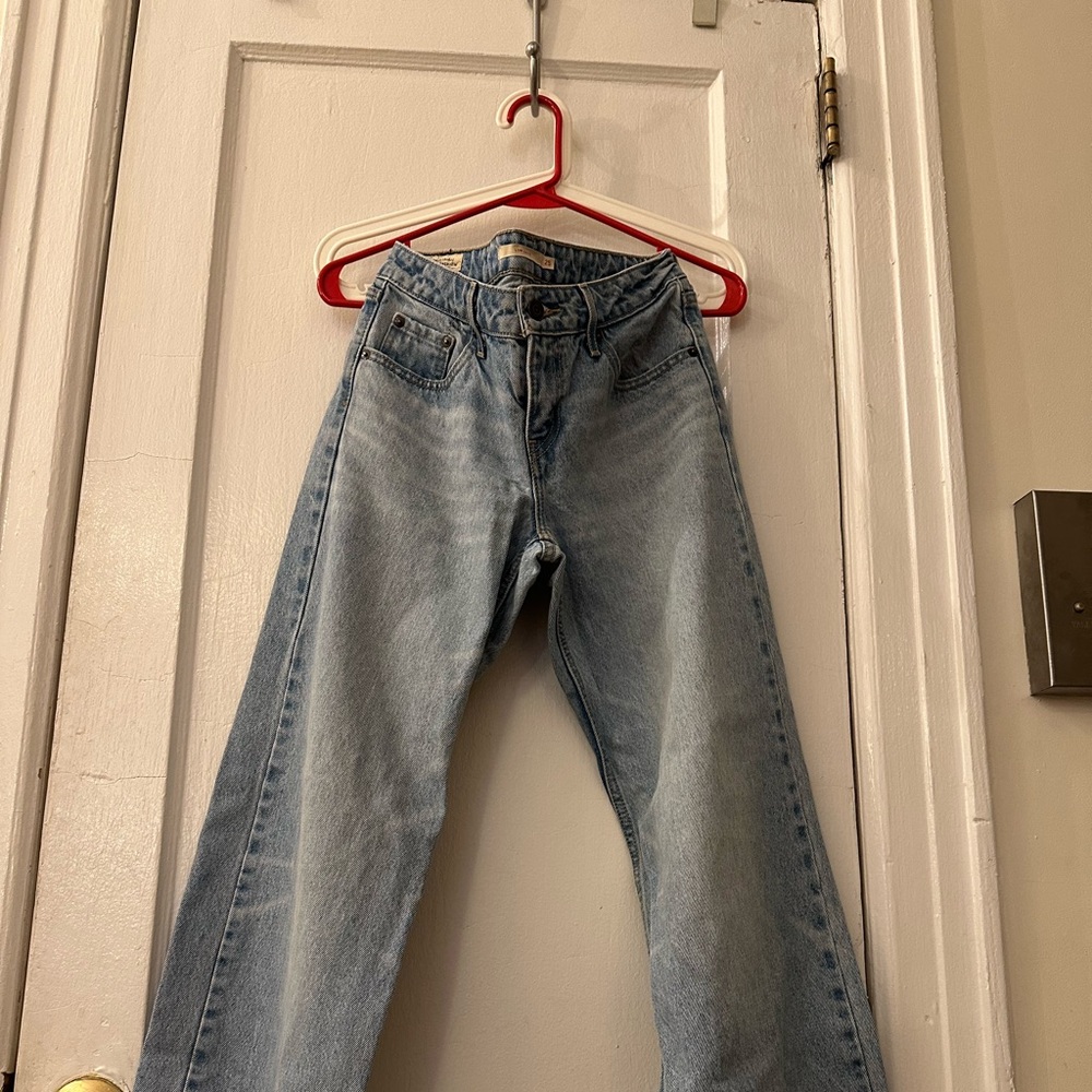Levi’s low loose jeans size 25 30 length
Barely used and super comfortable